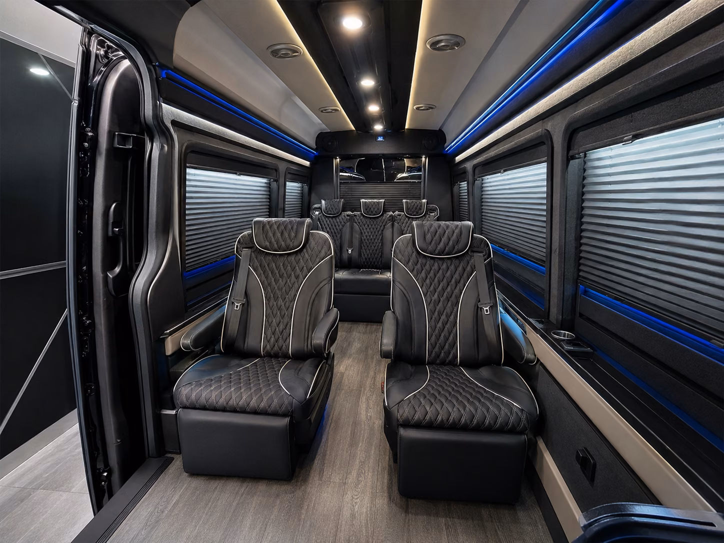 airport shuttle buses for university of hartford students families groups