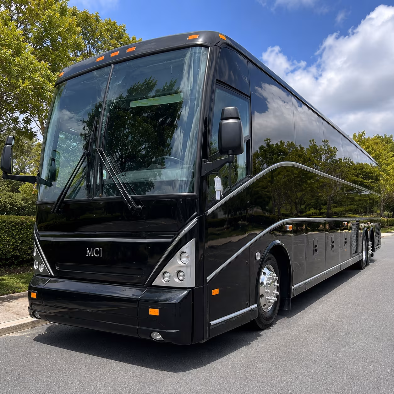 charter buses to peoplesbank arena for hartford wolf pack and uconn games
